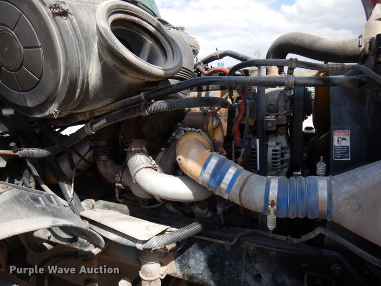 image for item IT9343 2007 Freightliner Columbia  semi truck