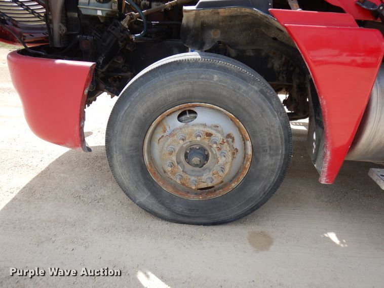 image for item IT9343 2007 Freightliner Columbia  semi truck