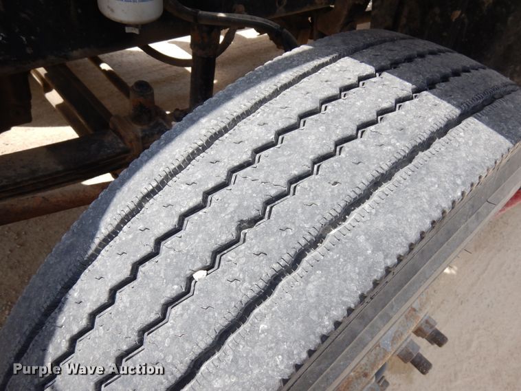 image for item IT9343 2007 Freightliner Columbia  semi truck