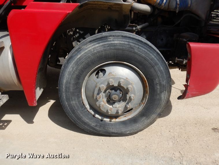 image for item IT9343 2007 Freightliner Columbia  semi truck