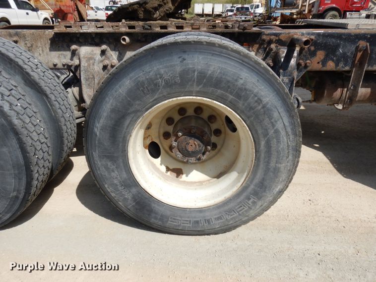 image for item IT9343 2007 Freightliner Columbia  semi truck