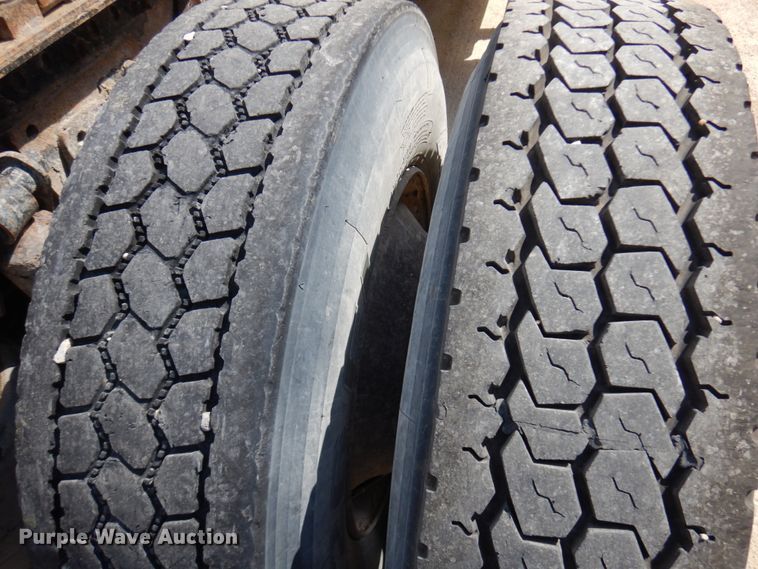 image for item IT9343 2007 Freightliner Columbia  semi truck