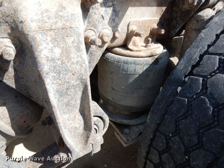 image for item IT9343 2007 Freightliner Columbia  semi truck