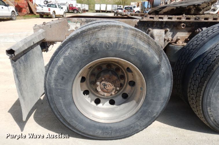 image for item IT9343 2007 Freightliner Columbia  semi truck