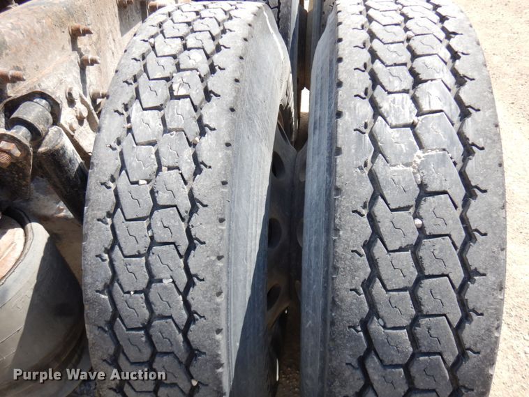 image for item IT9343 2007 Freightliner Columbia  semi truck