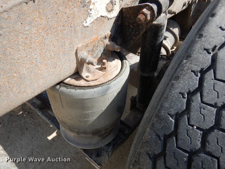 image for item IT9343 2007 Freightliner Columbia  semi truck