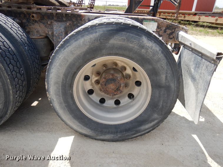 image for item IT9343 2007 Freightliner Columbia  semi truck