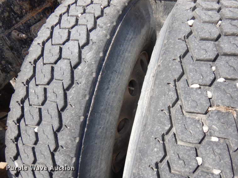 image for item IT9343 2007 Freightliner Columbia  semi truck