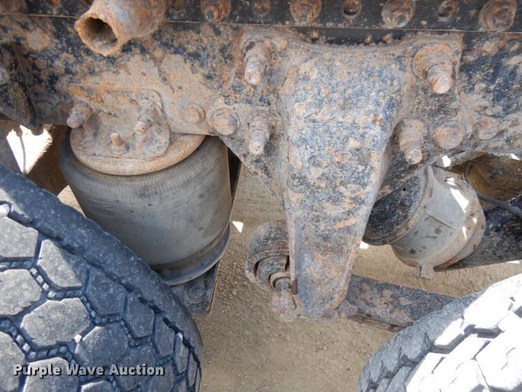 image for item IT9343 2007 Freightliner Columbia  semi truck