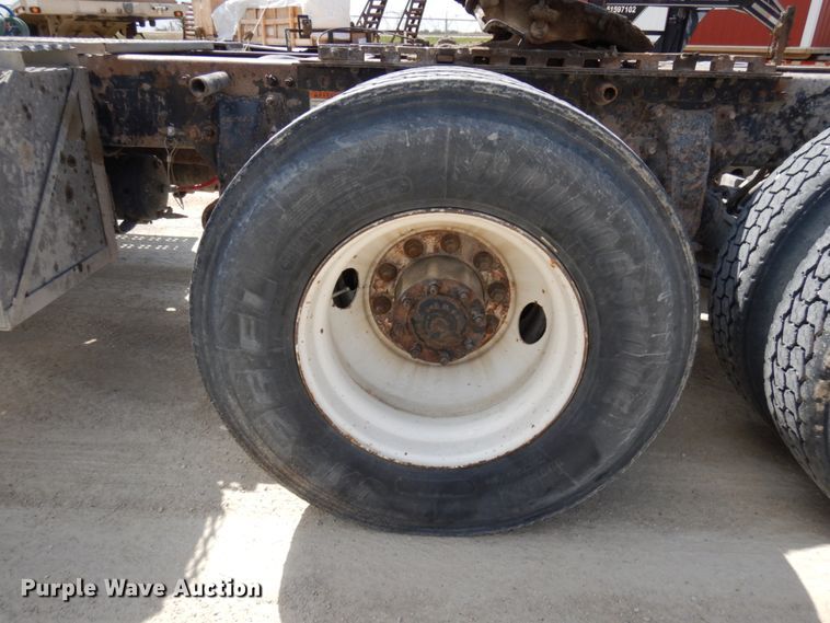 image for item IT9343 2007 Freightliner Columbia  semi truck