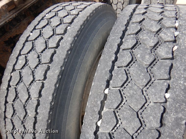 image for item IT9343 2007 Freightliner Columbia  semi truck