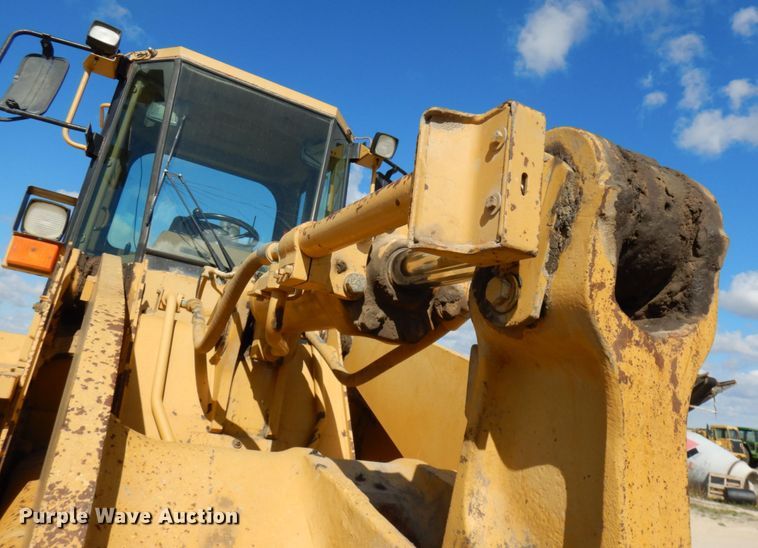 image for item IT9353 1994 Caterpillar 960F  wheel loader