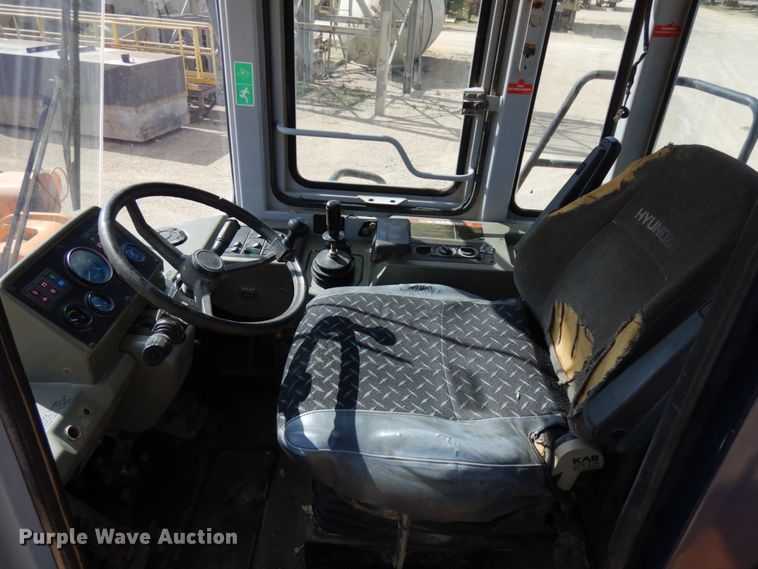 image for item IT9354 1998 Hyundai HL760  wheel loader