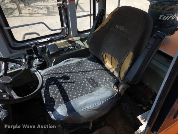 image for item IT9354 1998 Hyundai HL760  wheel loader