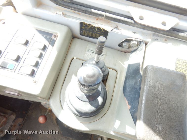 image for item IT9354 1998 Hyundai HL760  wheel loader