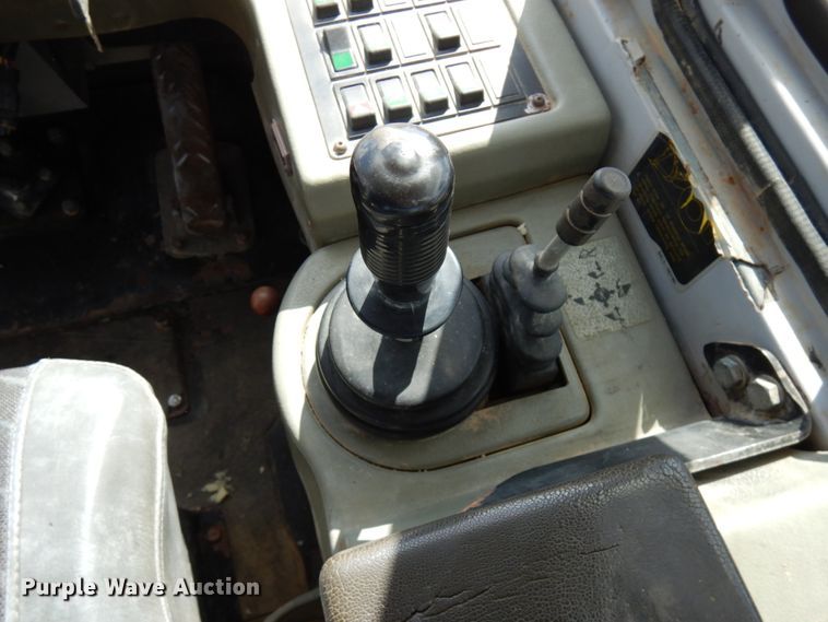 image for item IT9354 1998 Hyundai HL760  wheel loader