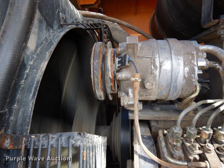 image for item IT9354 1998 Hyundai HL760  wheel loader