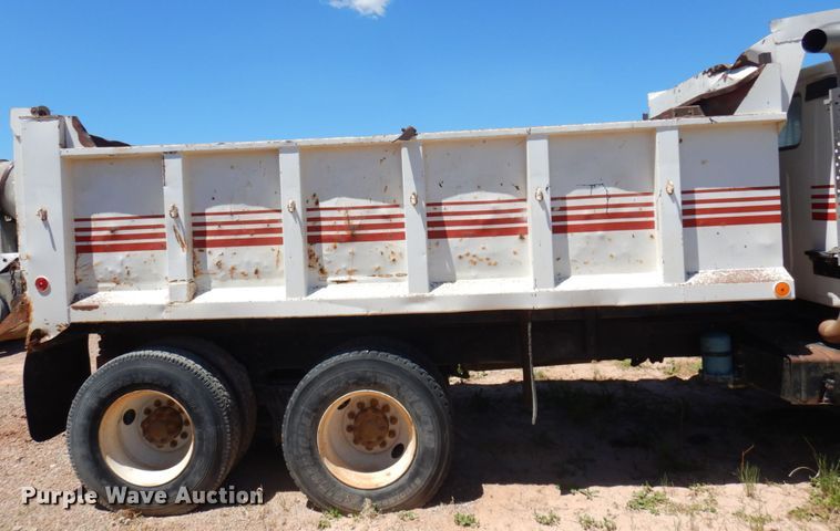 image for item KA9014 1981 International F2574  dump truck