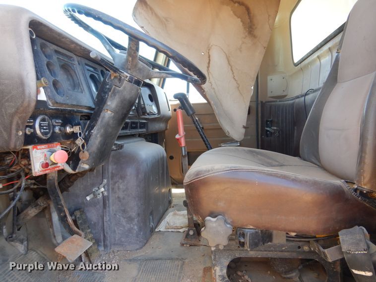 image for item KA9014 1981 International F2574  dump truck