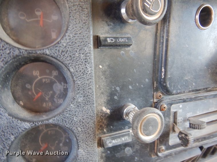 image for item KA9014 1981 International F2574  dump truck