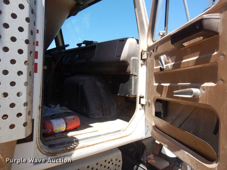 image for item KA9014 1981 International F2574  dump truck