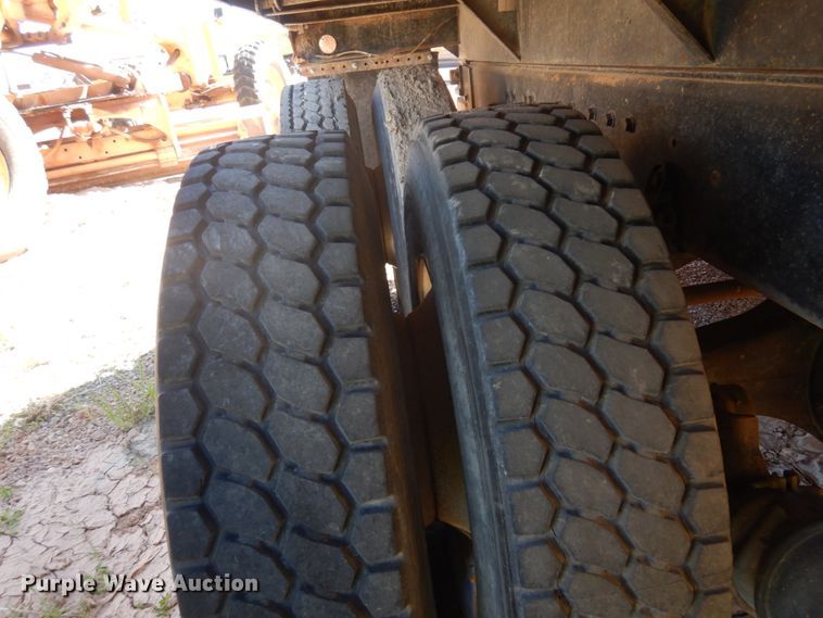 image for item KA9014 1981 International F2574  dump truck