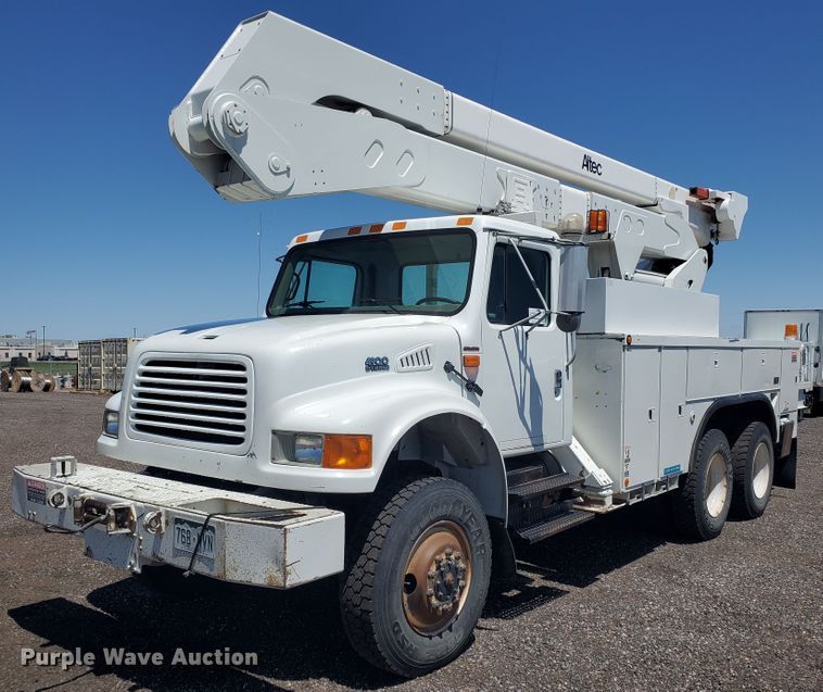 image for item DI5116 2001 International 4900  bucket truck
