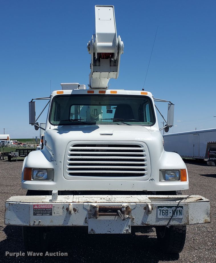image for item DI5116 2001 International 4900  bucket truck