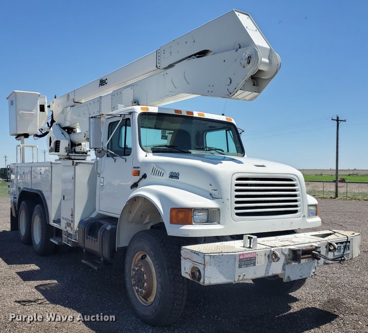 image for item DI5116 2001 International 4900  bucket truck