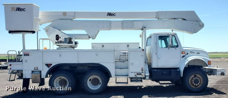 image for item DI5116 2001 International 4900  bucket truck
