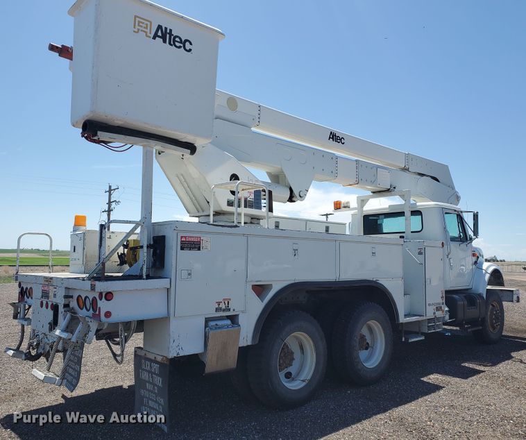image for item DI5116 2001 International 4900  bucket truck
