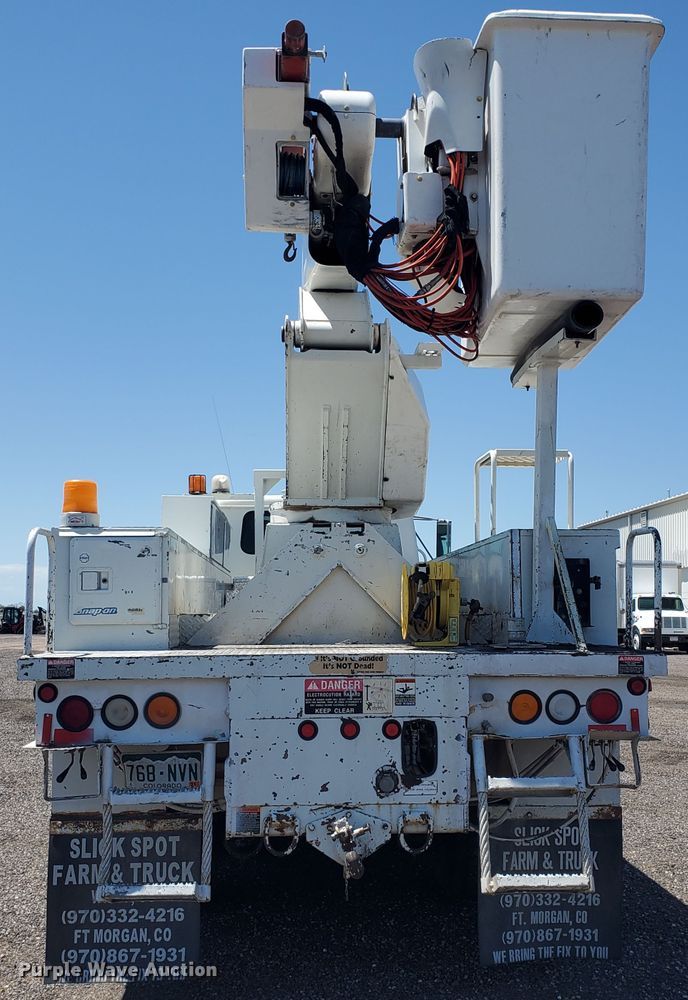 image for item DI5116 2001 International 4900  bucket truck