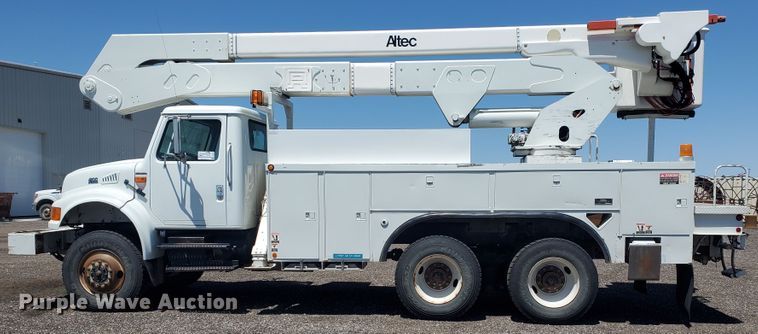 image for item DI5116 2001 International 4900  bucket truck