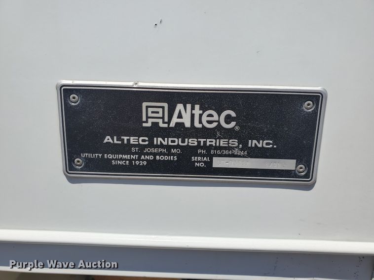 image for item DI5116 2001 International 4900  bucket truck