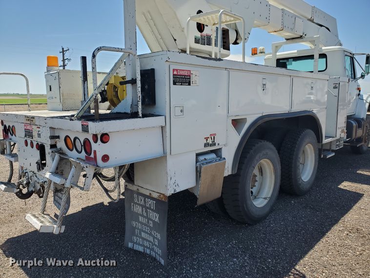image for item DI5116 2001 International 4900  bucket truck