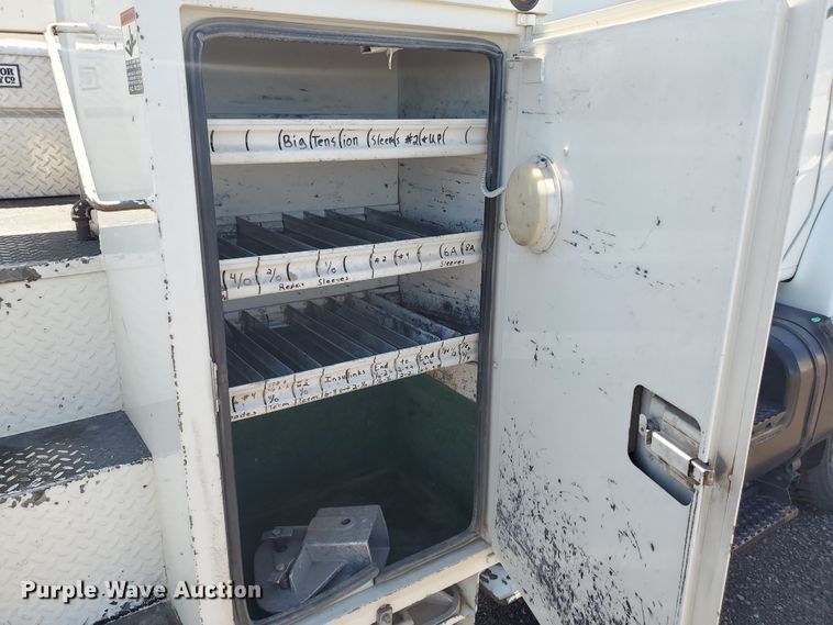 image for item DI5116 2001 International 4900  bucket truck