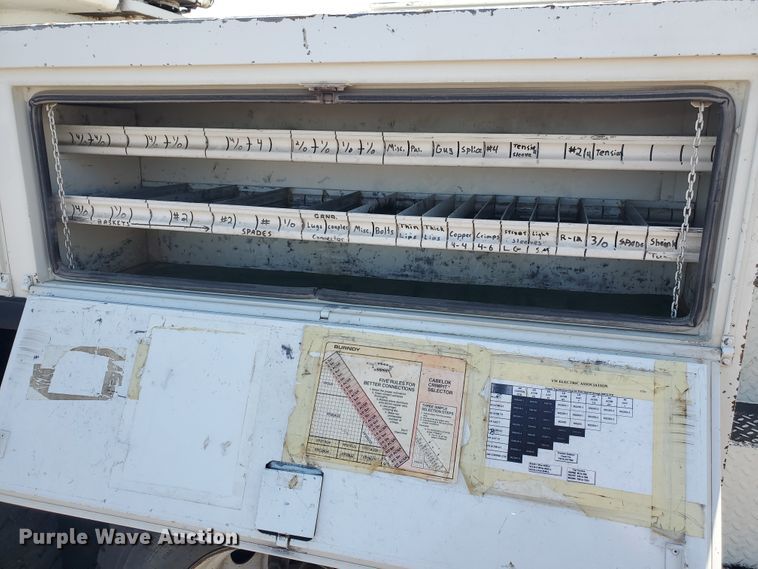 image for item DI5116 2001 International 4900  bucket truck