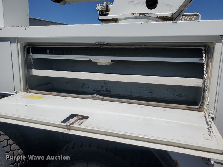 image for item DI5116 2001 International 4900  bucket truck