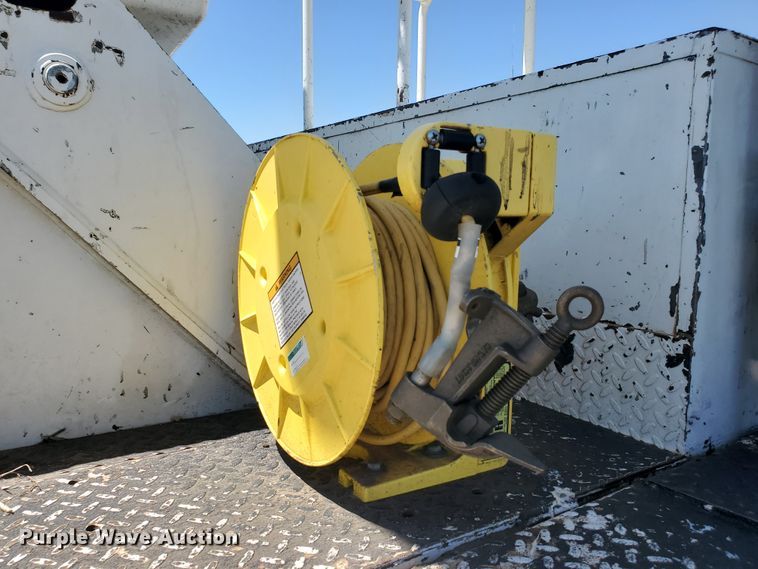 image for item DI5116 2001 International 4900  bucket truck