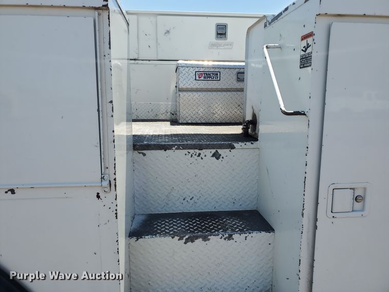 image for item DI5116 2001 International 4900  bucket truck