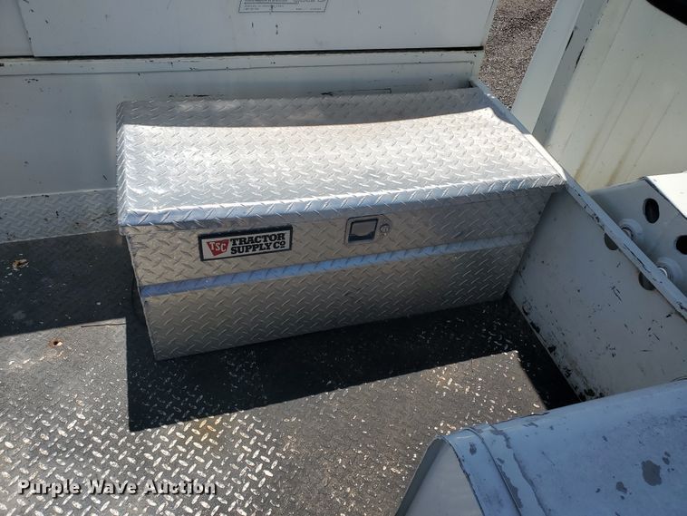 image for item DI5116 2001 International 4900  bucket truck