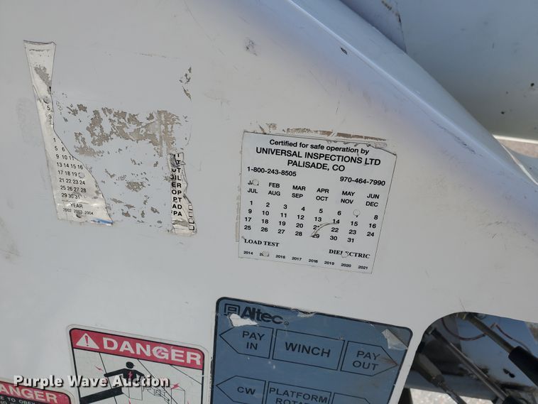 image for item DI5116 2001 International 4900  bucket truck