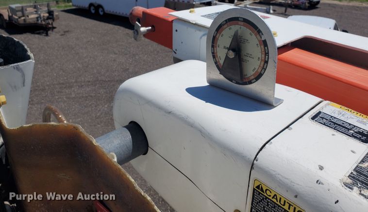 image for item DI5116 2001 International 4900  bucket truck