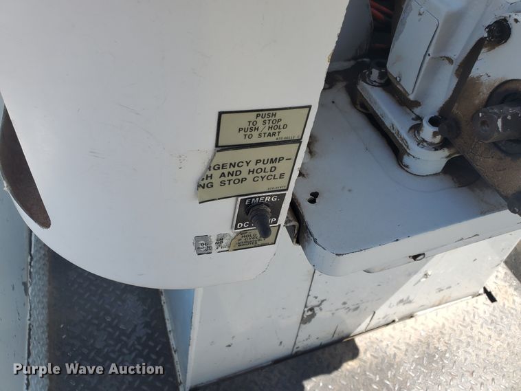 image for item DI5116 2001 International 4900  bucket truck