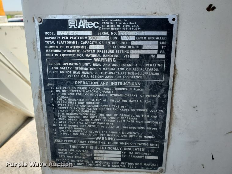 image for item DI5116 2001 International 4900  bucket truck