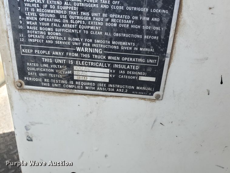 image for item DI5116 2001 International 4900  bucket truck