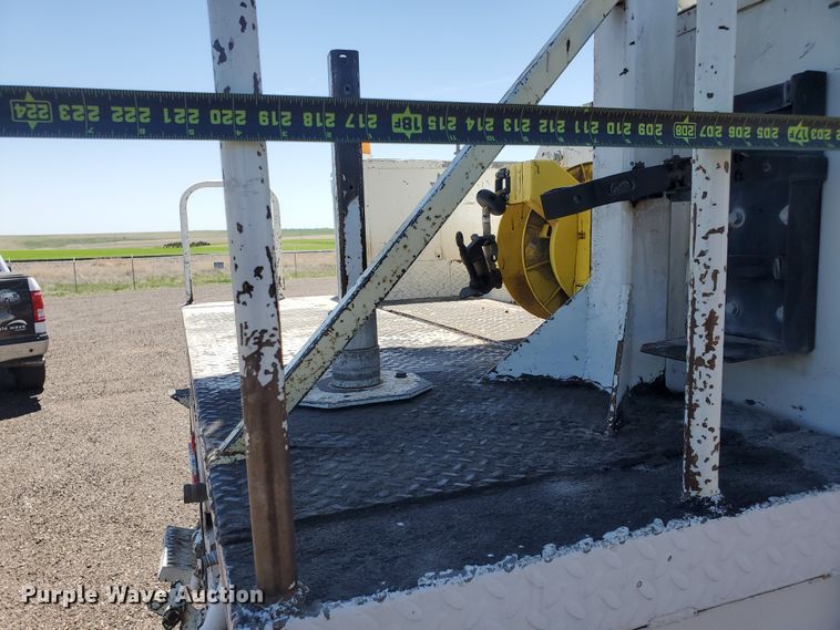 image for item DI5116 2001 International 4900  bucket truck