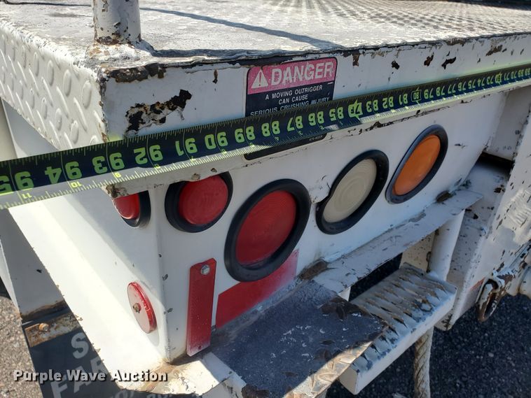 image for item DI5116 2001 International 4900  bucket truck