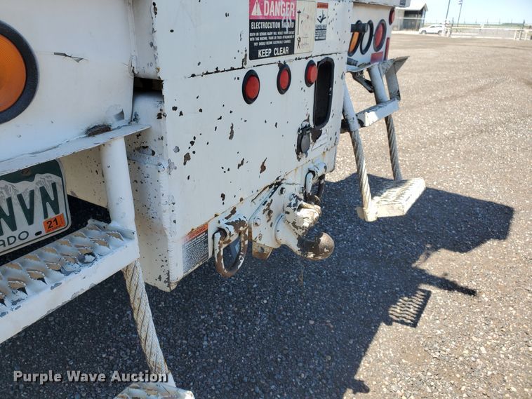 image for item DI5116 2001 International 4900  bucket truck