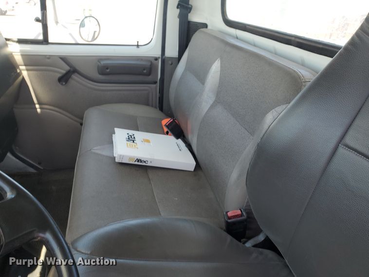 image for item DI5116 2001 International 4900  bucket truck